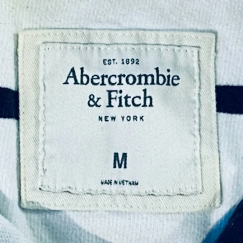 Men’s Abercrombie & Fitch White and Navy Striped Henley Shirt - Picture 6 of 6